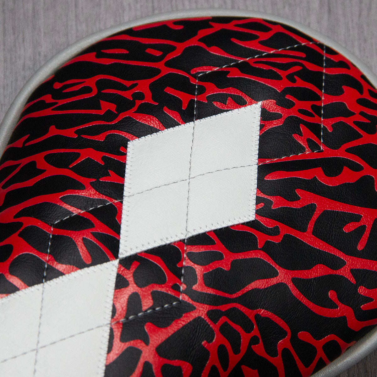 ARGYLE ELEPHANT - WHITE W/ RED - DRIVER