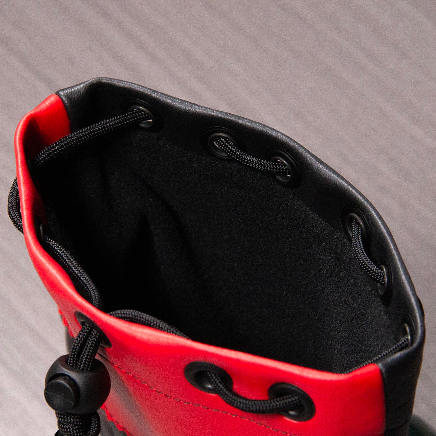 BST RANGEFINDER POUCH - TUFTED - BLACK W/ RED