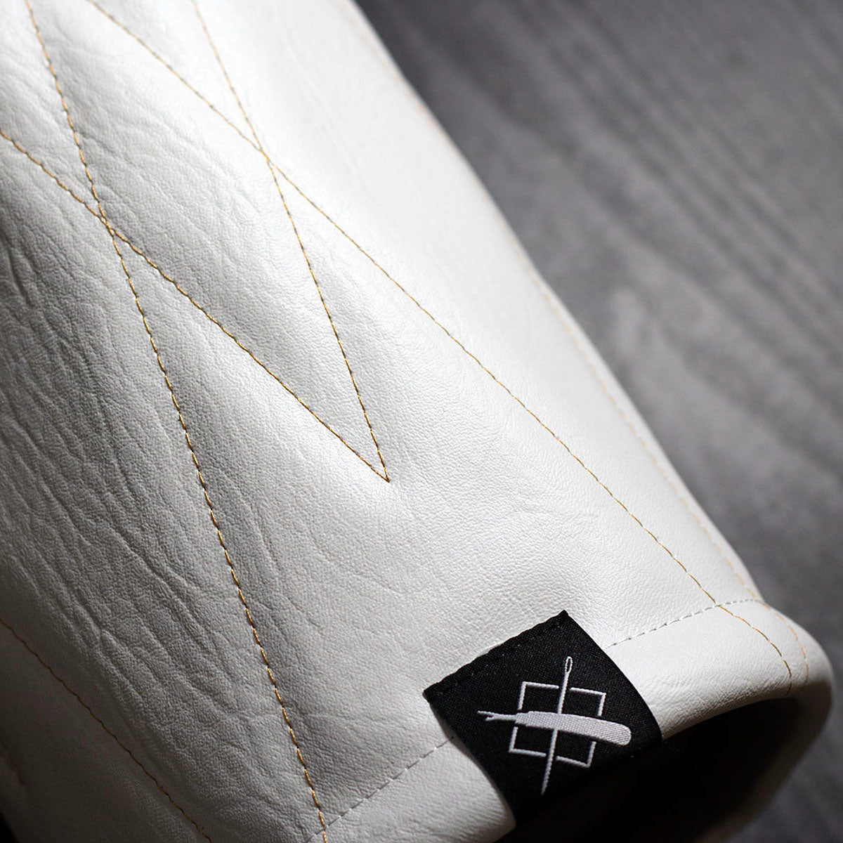THE FREMONT - WHITE W/GOLD - BARREL STYLE DRIVER COVER