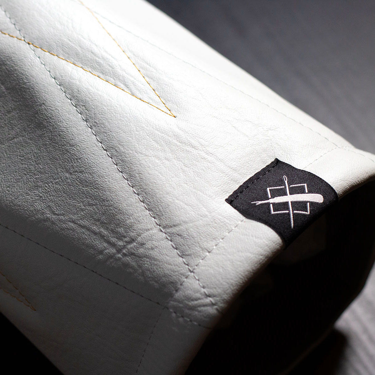 THE FREMONT - WHITE W/MERMAID BLUE - BARREL STYLE DRIVER COVER