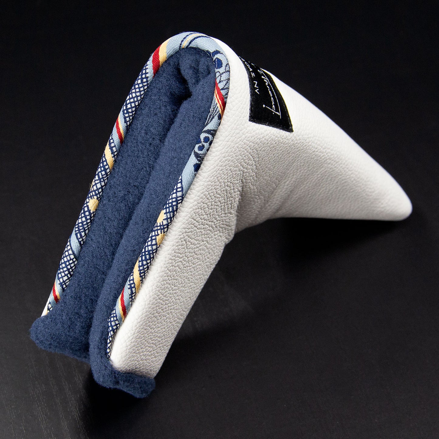 BLADE STYLE PUTTER COVER - PEBBLED WHITE W/ BLUE - 1 OF 1